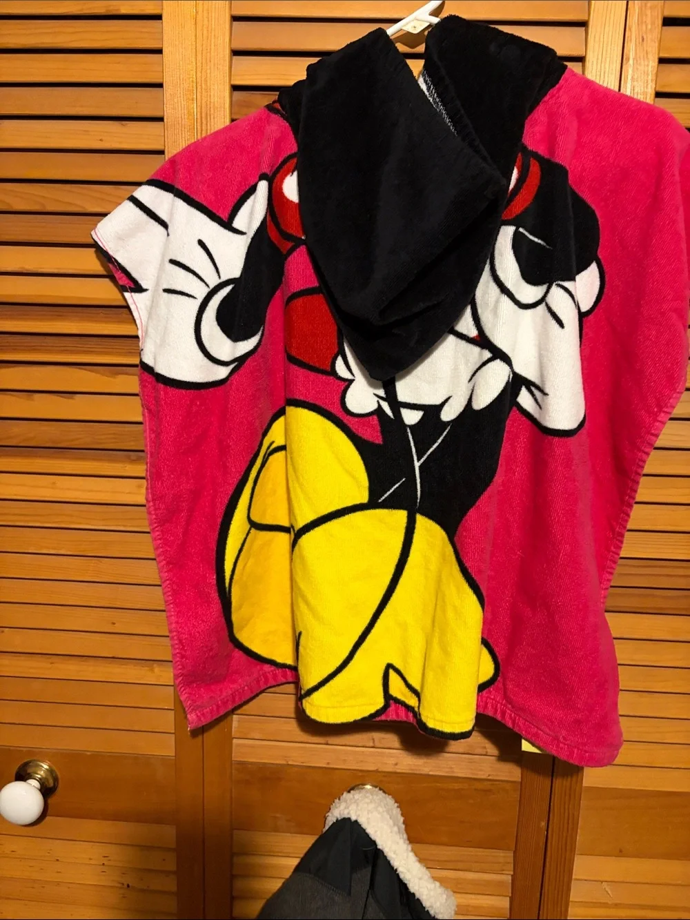 Disney MINNIE MOUSE Pink Hooded Towel with Bright Bow Accent